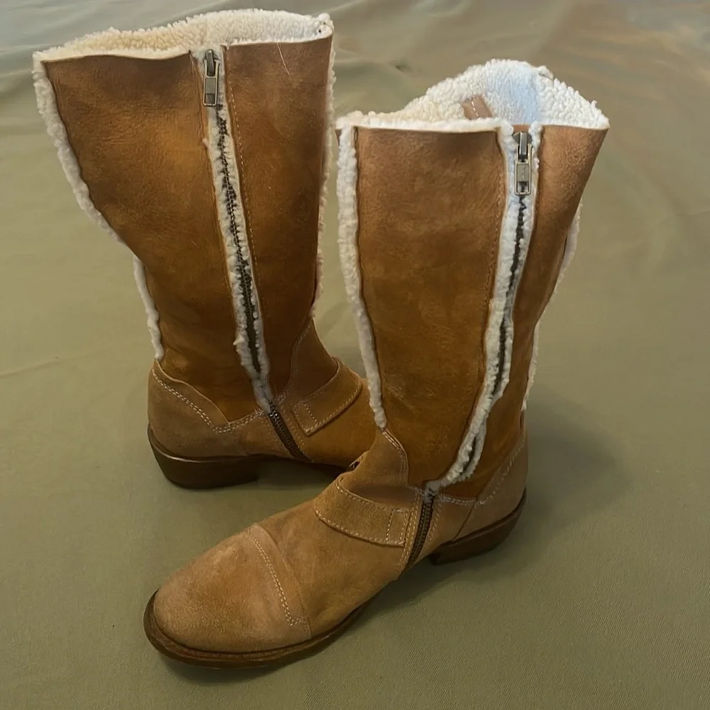 UGG  KOOLABURRA size 7” Leather womens boots fully  Sherpa lined - Picture 3 of 16